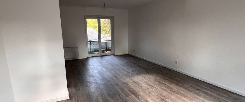 Komplett renovierte, wunderschöne 2,5-Zimmer-Altbauwohnung mit 2 Balkonen und Garten in Citynähe - Photo 1