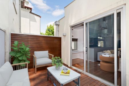 Modern Two-Bedroom Townhouse with Balcony and Secure Garage - Photo 5