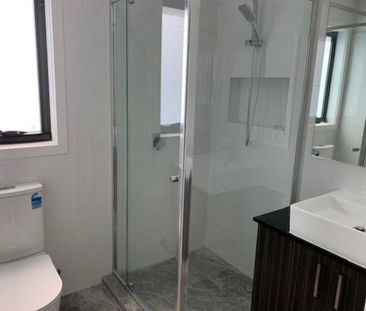 Reverse Living Townhouse - Photo 4