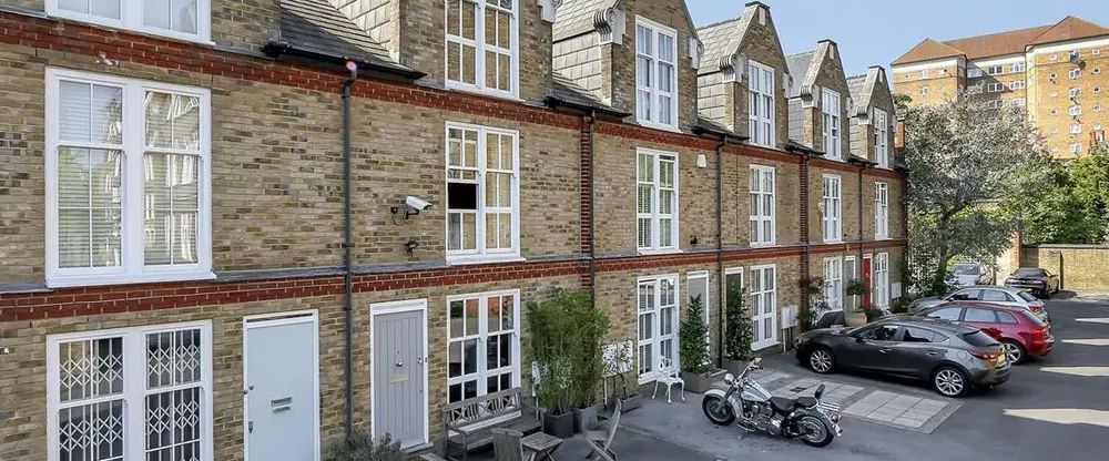 4 bedroom house to rent in Priory Grove, London, SW8 - Photo 1
