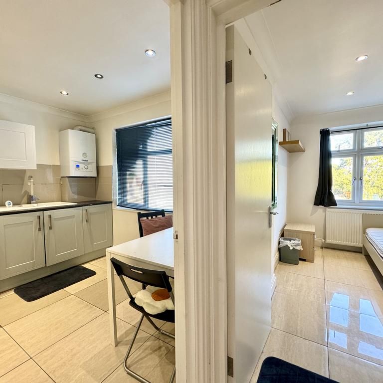 1 bedroom flat to rent - Photo 1