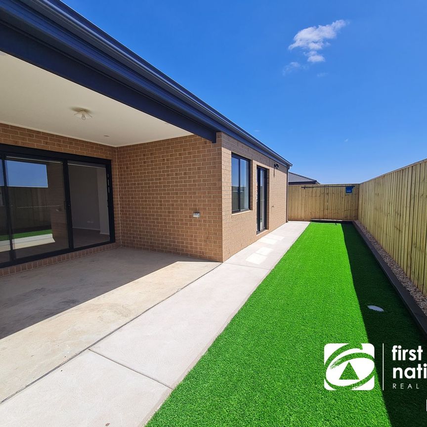 11 Prunus Crescent, 3336, Fraser Rise Vic - Photo 1