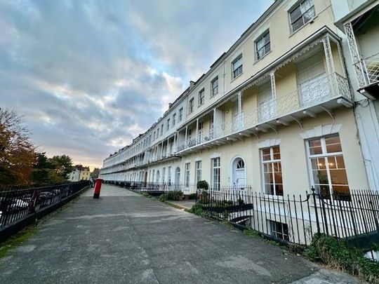 Royal York Crescent - Photo 1