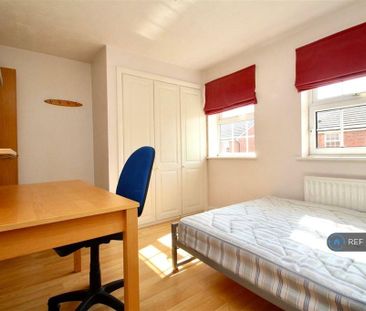 4 bedroom terraced house to rent - Photo 6