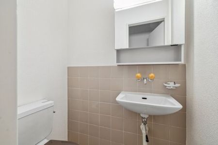 Bright apartment in a beautiful neighborhood - Photo 4