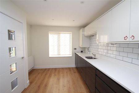 3 bedroom semi-detached house to rent - Photo 4