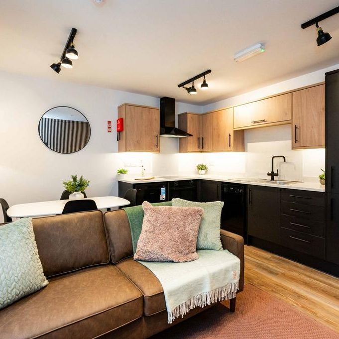 1 bedroom in a flat share to rent - Photo 1