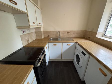 2 bedroom flat to rent - Photo 3
