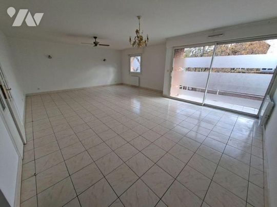 HAZEBROUCK, proximité centre ville Dans résidence de standing, grand T2 d'environ 80m2 offrant... - Photo 1