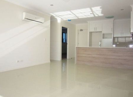 MODERN UPMARKET 2 BEDROOM APARTMENT - Photo 5