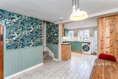 2 bedroom semi-detached house to rent - Photo 5