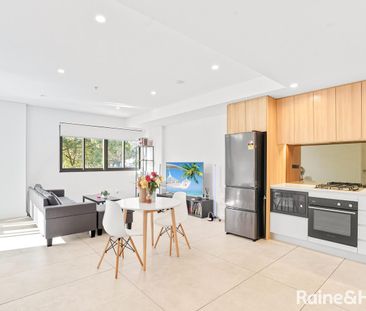 Spacious Two Bedroom Apartment - Photo 2