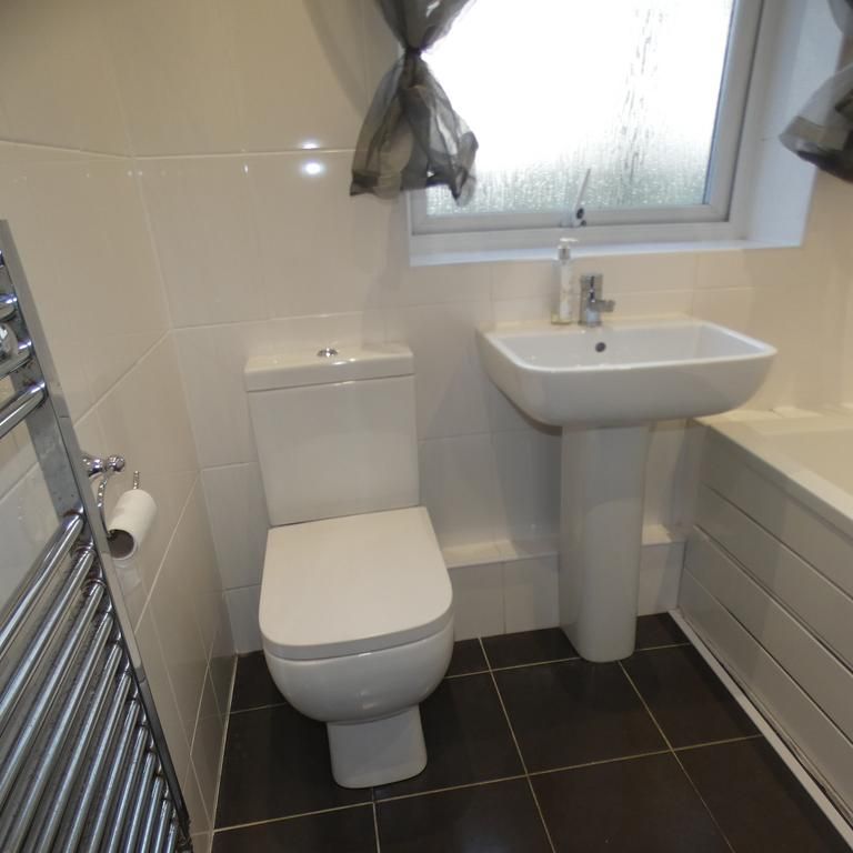 2 bedroom terraced house to rent - Photo 1