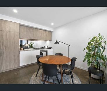 Level 19 Unfurnished Apartment with City Views | Walk to Everything - Photo 3