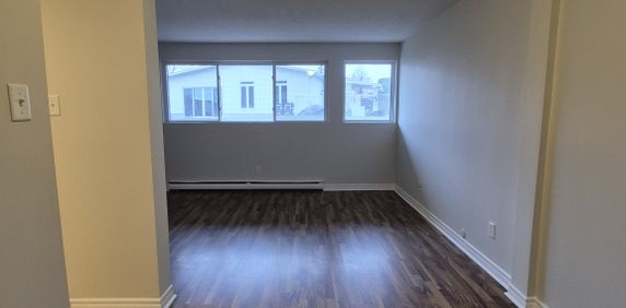 PREMIER MOIS GRATUIT! 2 Chambres – 1e - Photo 2