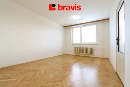 Pronájem slunného bytu 2+1, Brno - Jundrov, ul. Šeříkova, balkon, šatna, sklep, parkování - Fotografie 2