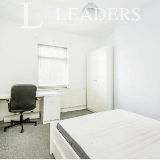 4 bedroom house to rent Mellard Street, Newcastle, ST5 - Photo 1