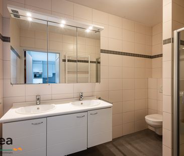 Ruim lichtrijk gelijkvloers appartement met 2 terrassen en garage - Photo 6