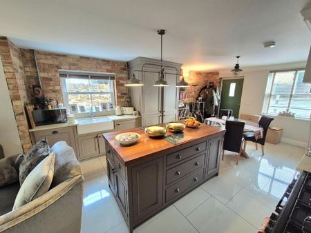 3 bedroom end of terrace house to rent - Photo 4