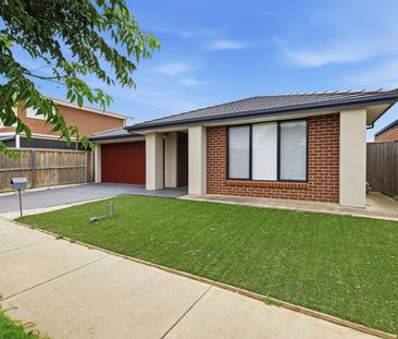 LARGE MODERN FAMILY HOME - Photo 3