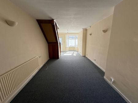 Terraced House to rent on - Photo 5
