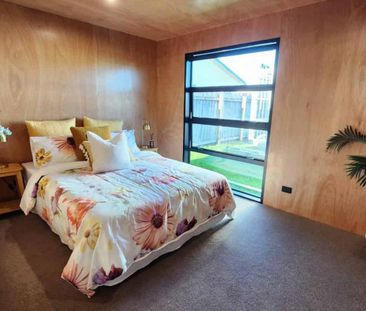 Fully Furnished Three bedroom home - Photo 4