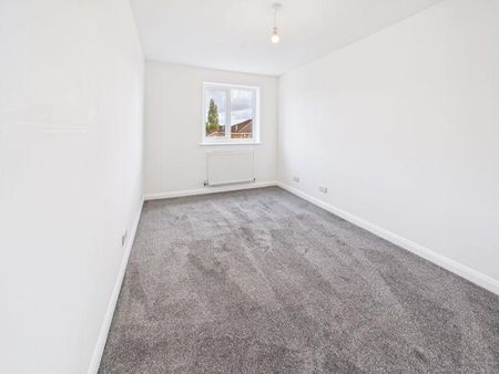 4 bedroom semi-detached house to rent - Photo 3