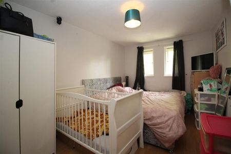Gatenby, Werrington, Peterborough - Photo 5