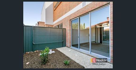 Embrace City Fringe living where every day feels like a holiday! - Photo 4