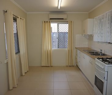 Cosy 1 Bedroom Half Duplex - Close to Everything! - Photo 5