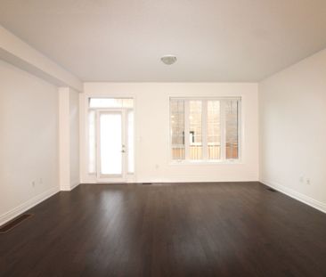 For Lease - 3 Terrain Court, East Gwillimbury, Ontario - Photo 4