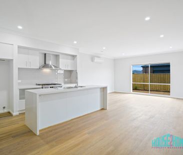 Spacious Family Living in the Heart of Kinbrook - Photo 3