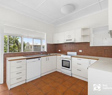 CHARMING FAMILY HOME IN BEAUTIFUL WYNNUM - Photo 1