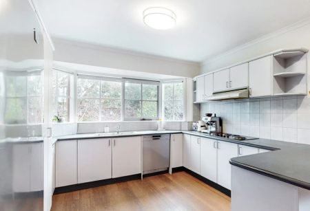 Charming Villa in Quiet Garden Setting - Photo 2