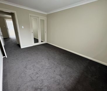 Renovated 4 Bedroom Townhouse&excl; - Photo 4