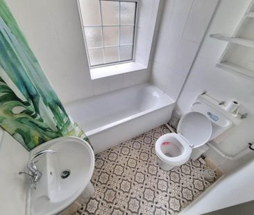 2 bedroom cottage to rent - Photo 1