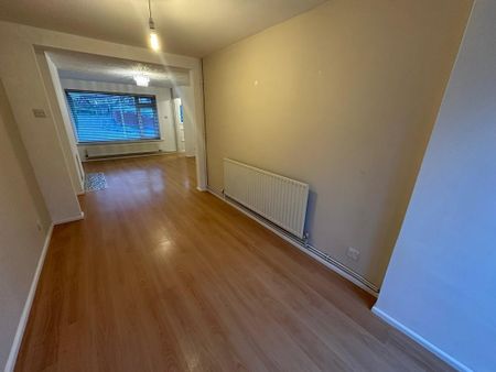 3 bedroom semi-detached house to rent - Photo 2