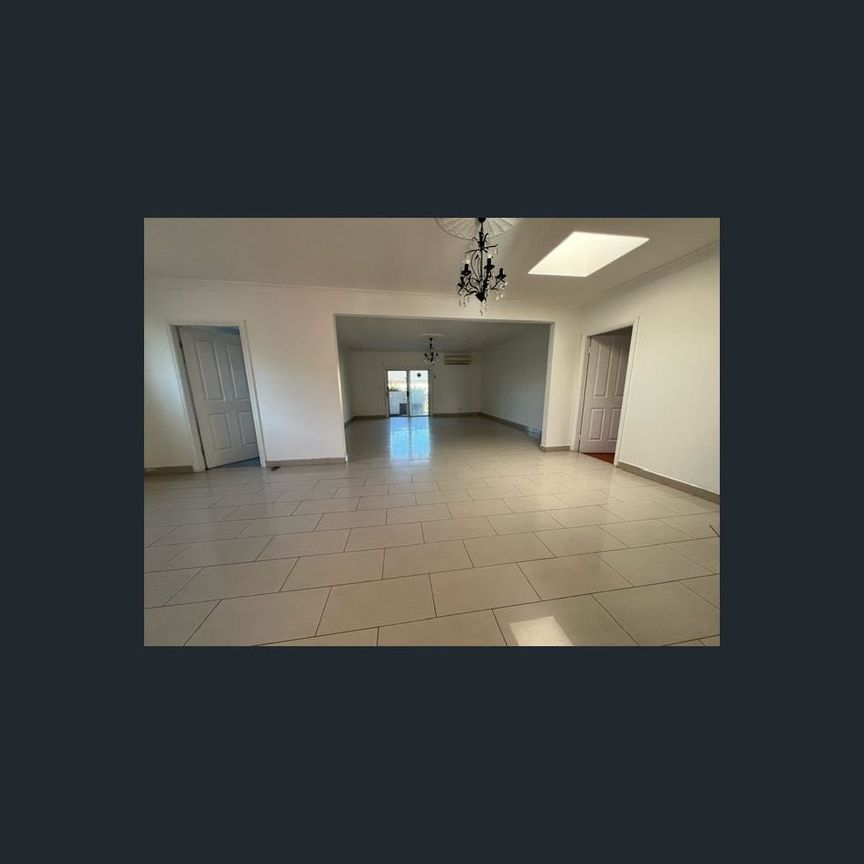 4 Bedrooms and 2 Bathrooms - Photo 1