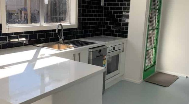 Recently Renovated, Modern design, Peaceful living. - Photo 1