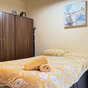 1 bedroom in a flat share to rent - Photo 2