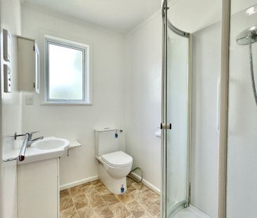 Spacious 3 Bedroom Corner House - Large Section - Photo 3