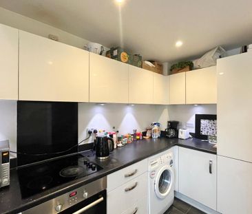1 bedroom in a house share to rent - Photo 4