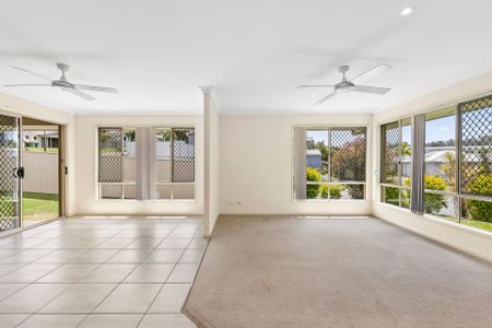 Spacious Family Living in the Heart of Upper Coomera - 4-Bedroom Home with Modern Comforts. - Photo 4