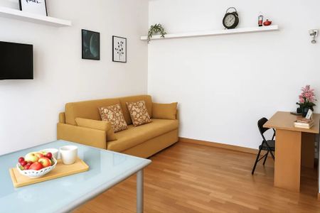 Via Giovanni Battista Pergolesi, Milan, Lombardy 20124 - Photo 2