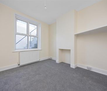 4 bedroom terraced house to rent - Photo 6