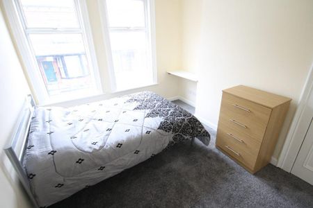 6 bedroom end of terrace house to rent - Photo 5