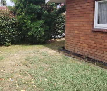 Two bedroom townhouse close to city - Photo 3