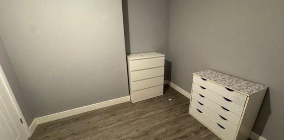 1 bedroom hotel room to rent - Photo 2