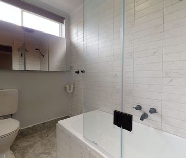 Lovely 2 Bedroom Apartment in Thornbury - Photo 2