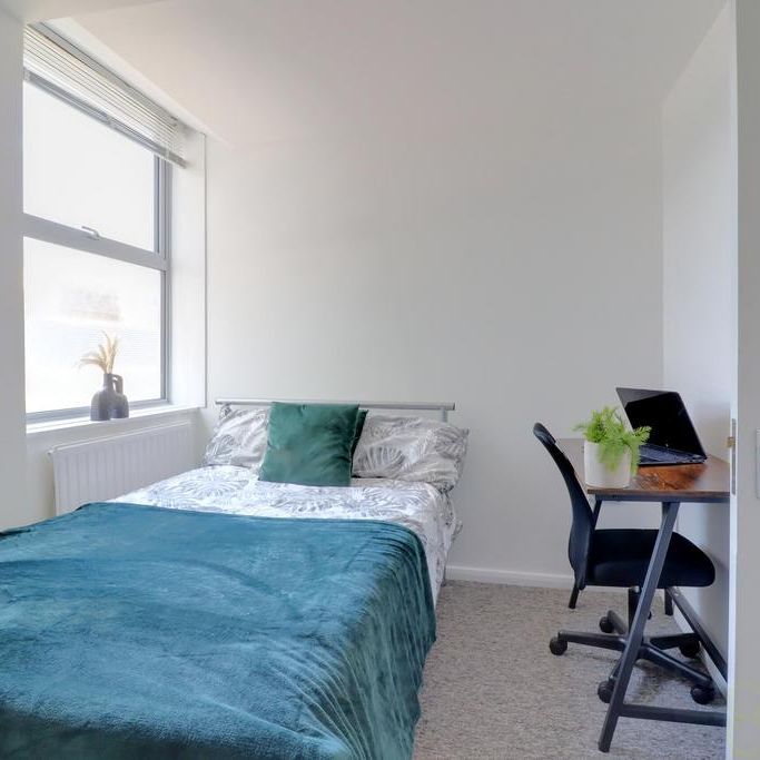 5 bedroom flat to rent - Photo 1